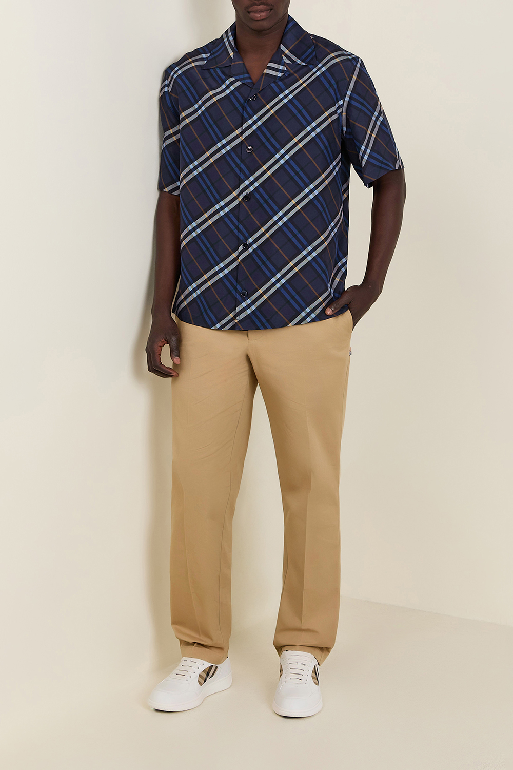 חולצת כפתורים